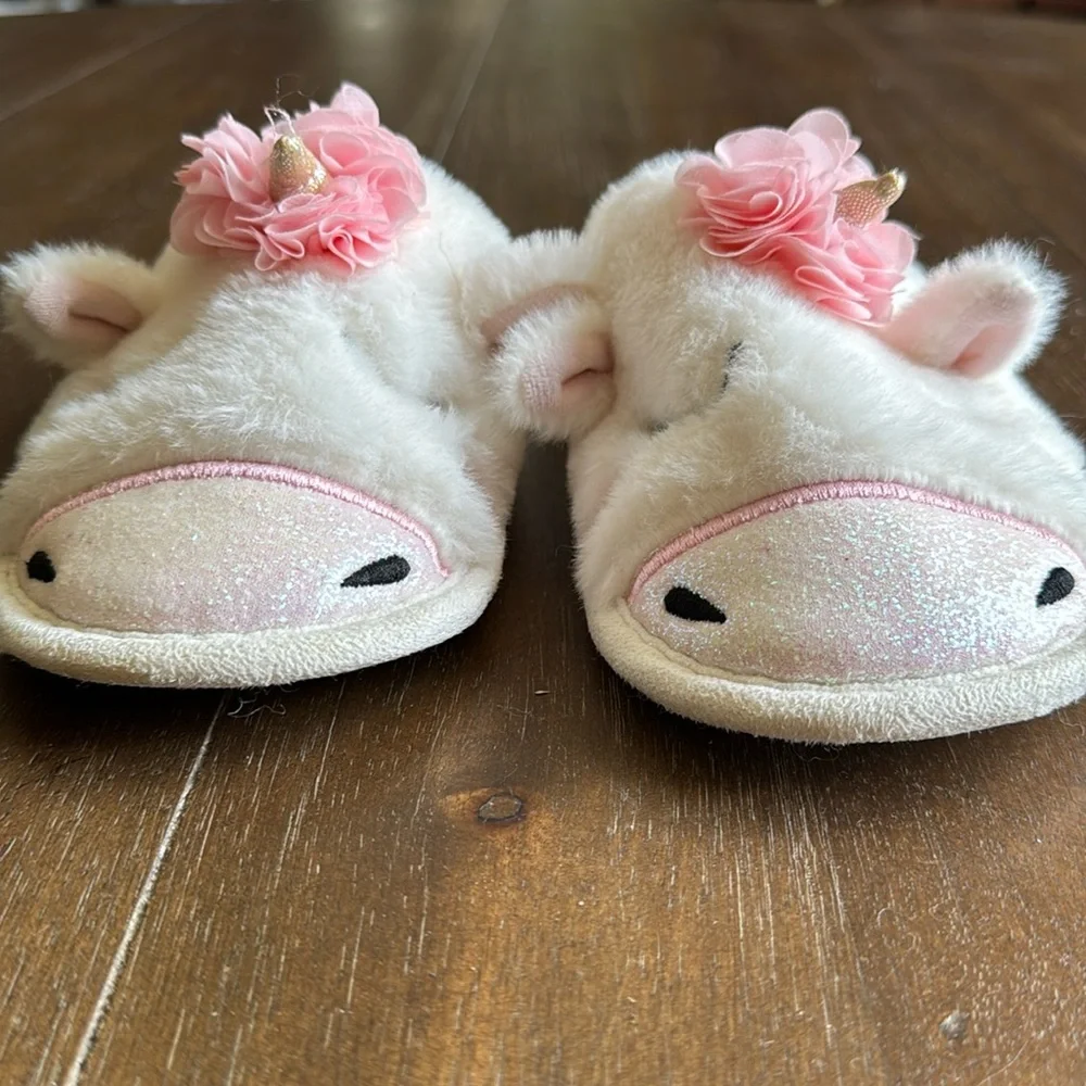 Size 12/13 FAO Schwarz kids unicorn faux fur slippers